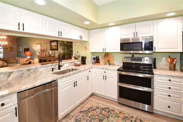 $3,000 | 6425 Shoreline Drive, Unit 10103, St. Petersburg, FL 33708