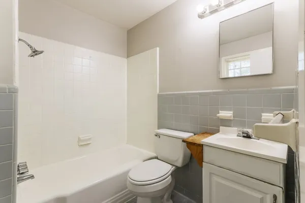 $1,695 | 608 Hilliard Street, Conroe, TX 77301