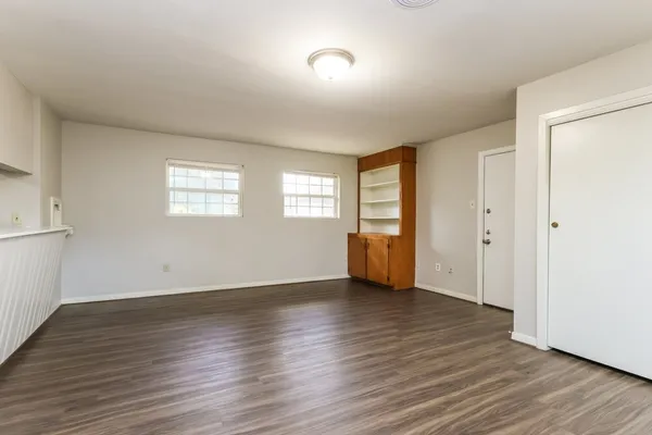 $1,695 | 608 Hilliard Street, Conroe, TX 77301