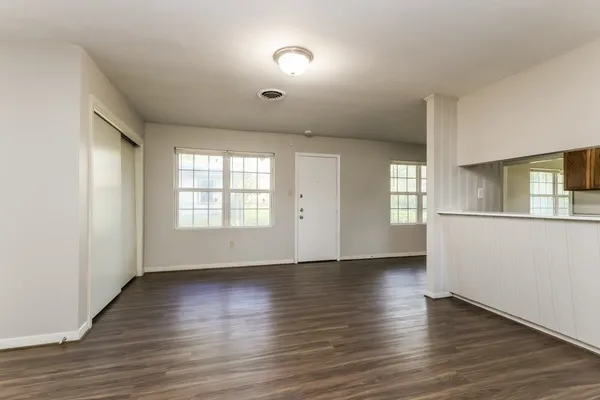 $1,695 | 608 Hilliard Street, Conroe, TX 77301
