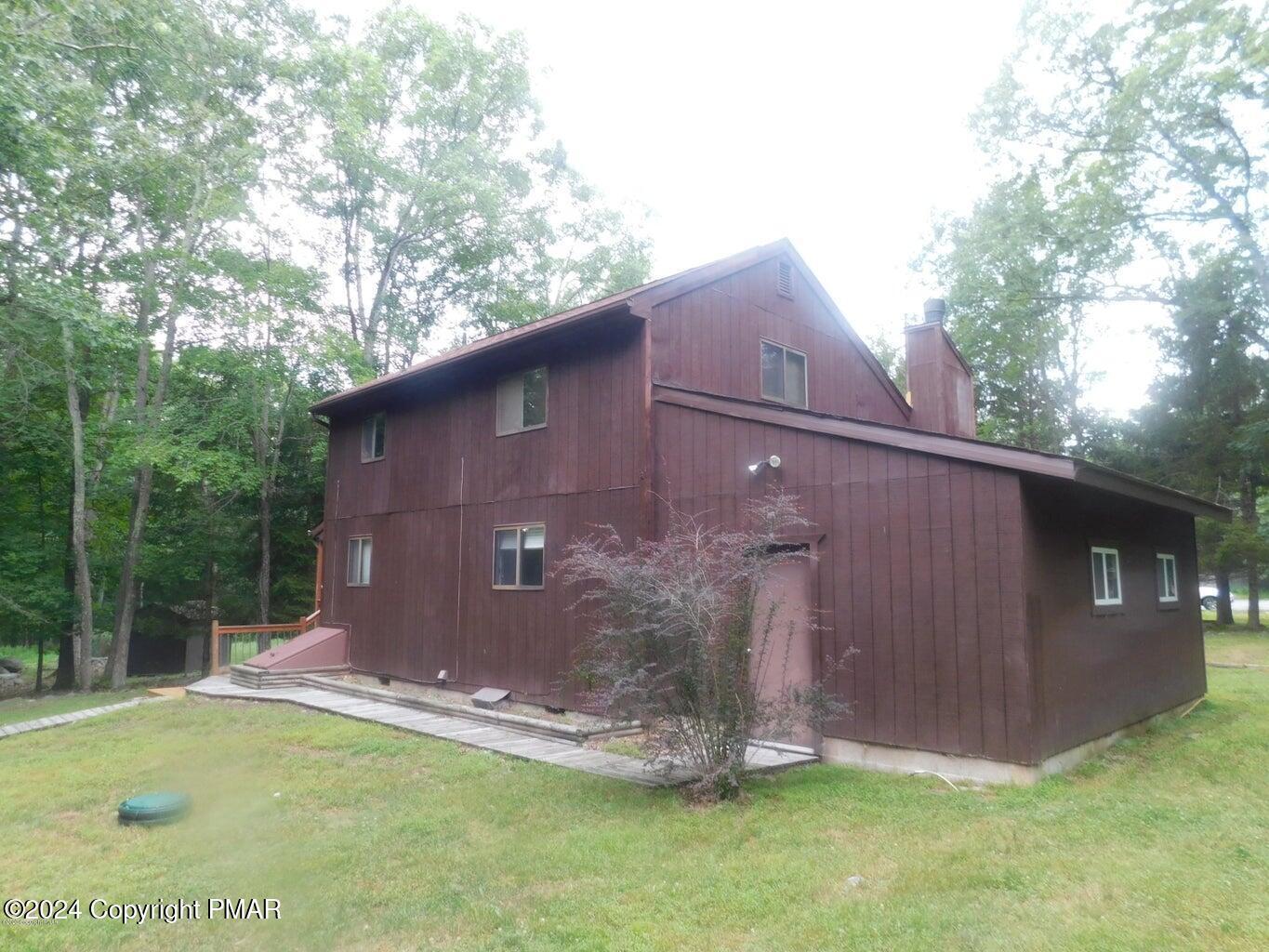 112 Messerle Court Bushkill, PA 18324 - Photo 27 of 33 EXTERIOR