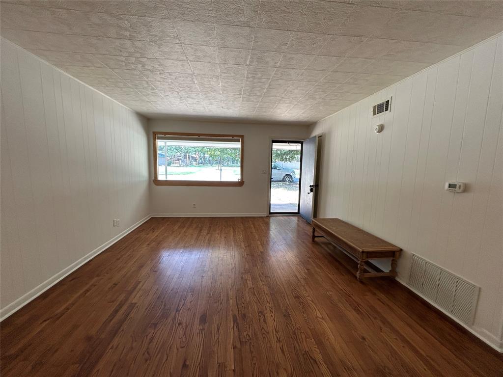 908 Fairview Street Graham, TX 76450 - Photo 4 of 30