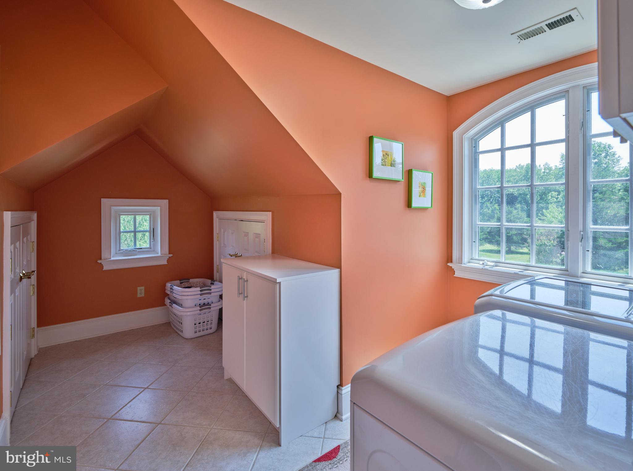 6020 Atkinson Road New Hope, PA 18938 - Photo 37 of 87 a room with furniture and window