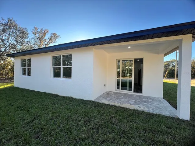 a view of an house with backyard space and garden