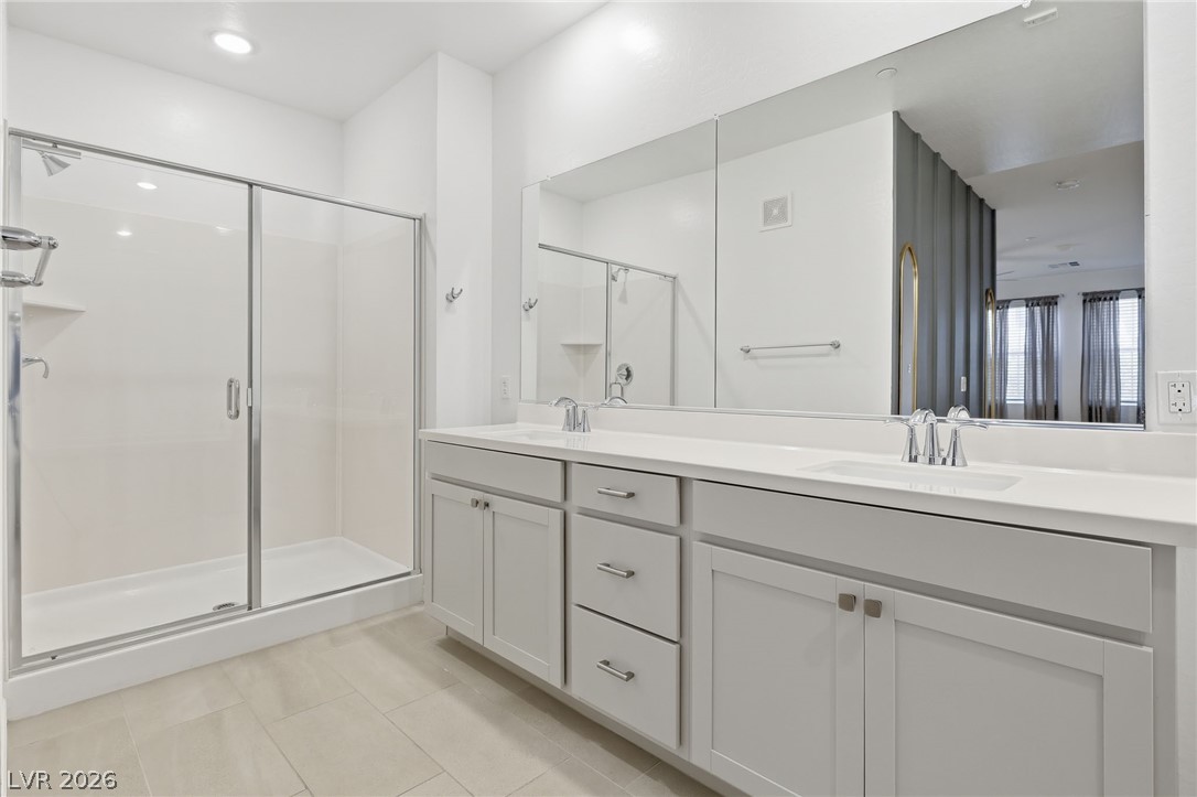 2555 Hampton Road, Unit 2208 Henderson, NV 89052 - Photo 18 of 45 Primary Bedroom - full bath with dual sinks, soaking tub and separate shower.