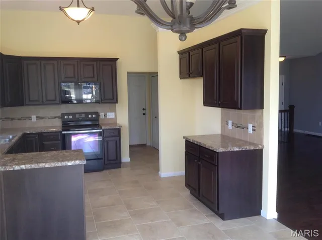 $499,900 | 1605 Sugar Creek Drive, Festus, MO 63028