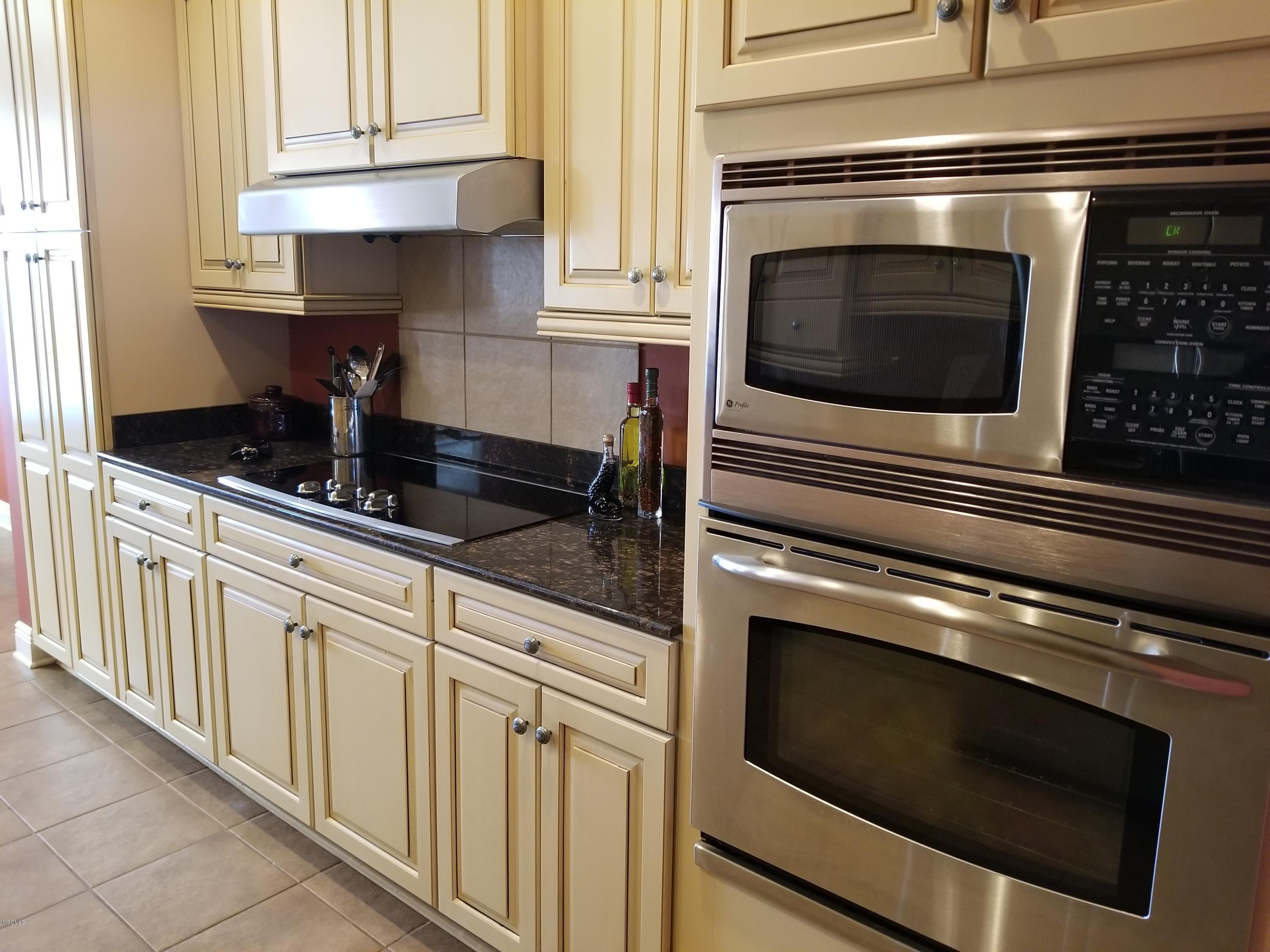 403 Hood Point Picayune, MS 39466 - Photo 3 of 24 Kitchen 2