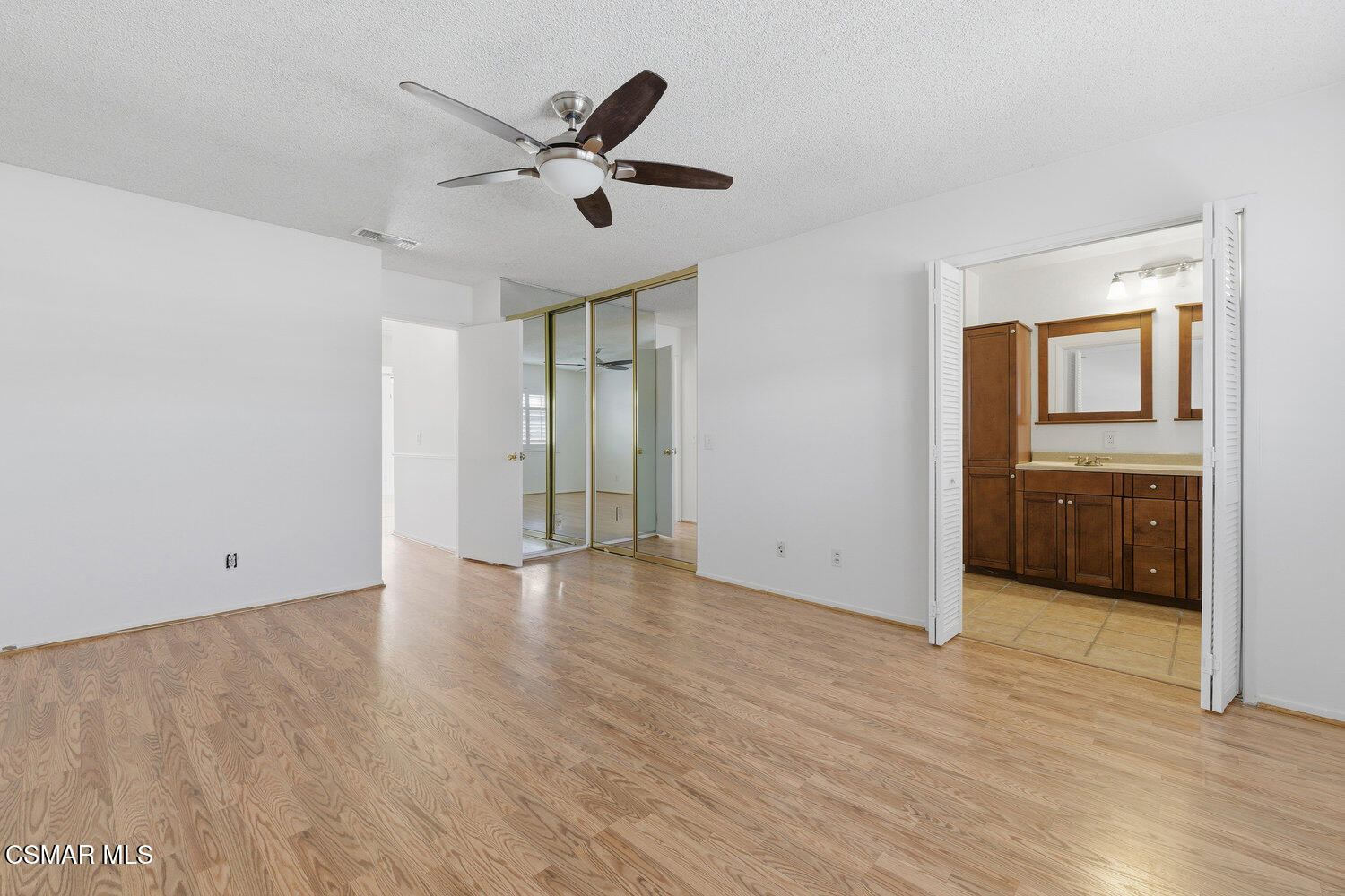 15494 Kernvale Avenue Moorpark, CA 93021 - Photo 14 of 24 Primary Bedroom