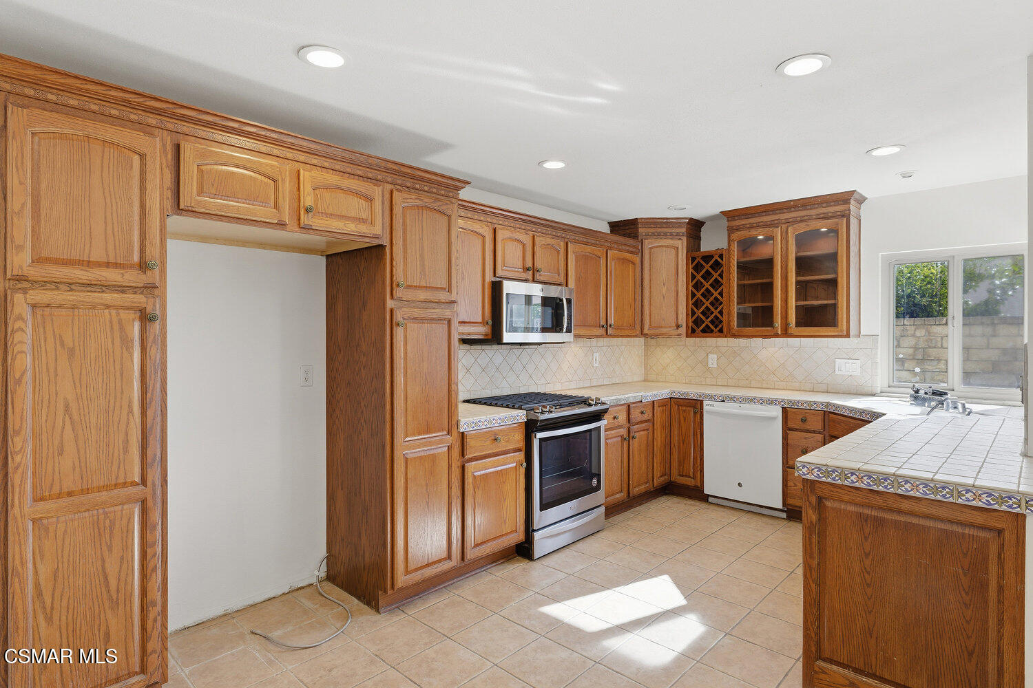 15494 Kernvale Avenue Moorpark, CA 93021 - Photo 8 of 24 Kitchen Alternate View