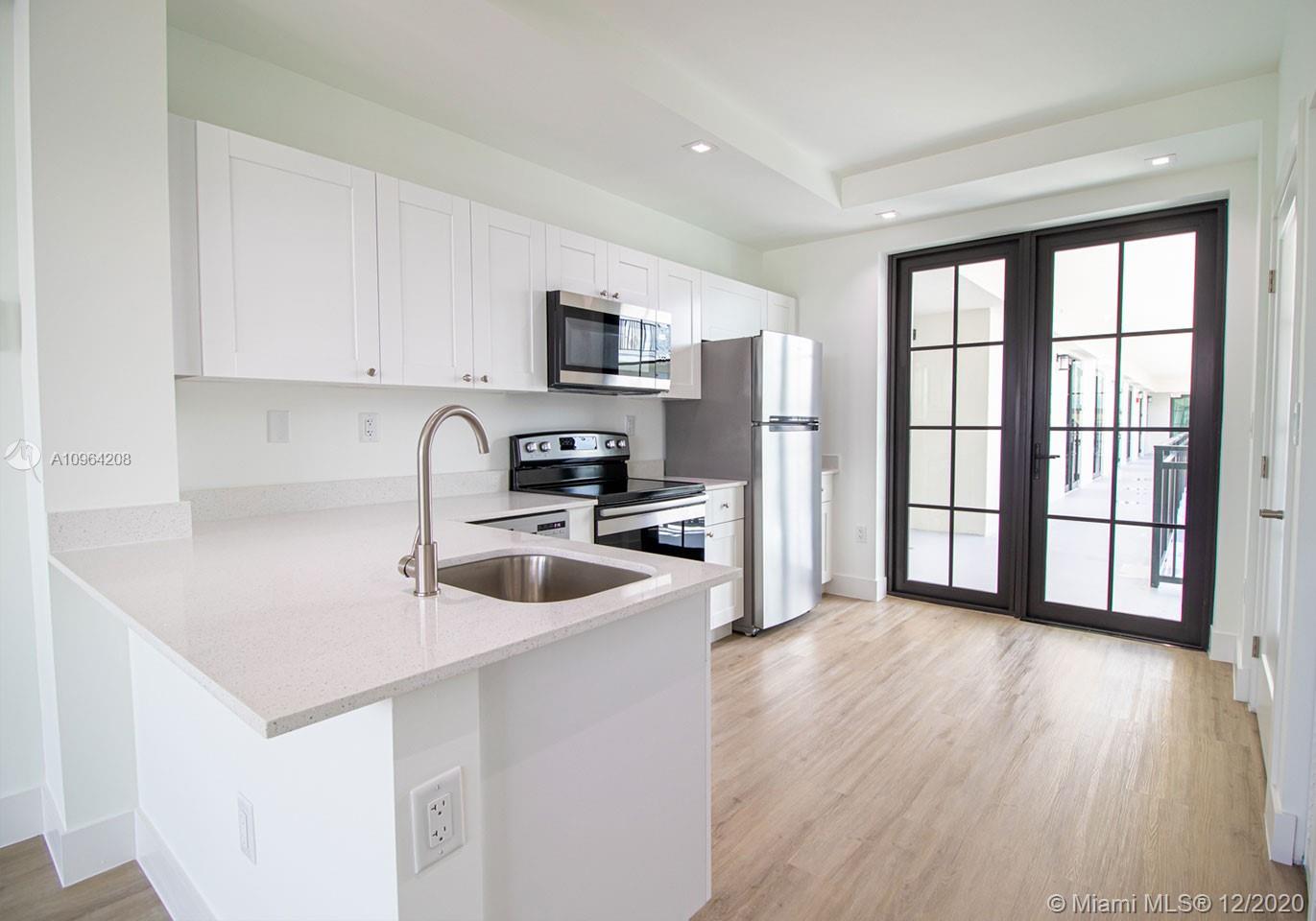 4100 Davie Road, Unit 306 Davie, FL 33314 - Photo 2 of 13 Kitchen/Breakfast Bar
