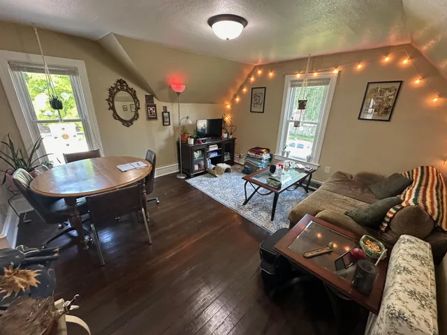 $1,250 | 613 3rd Street Southwest, Unit UPSTAIRS #2, Willmar, MN 56201