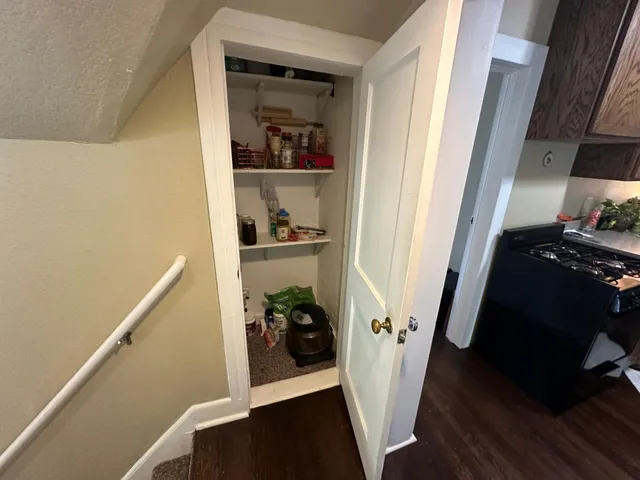 $1,250 | 613 3rd Street Southwest, Unit UPSTAIRS #2, Willmar, MN 56201