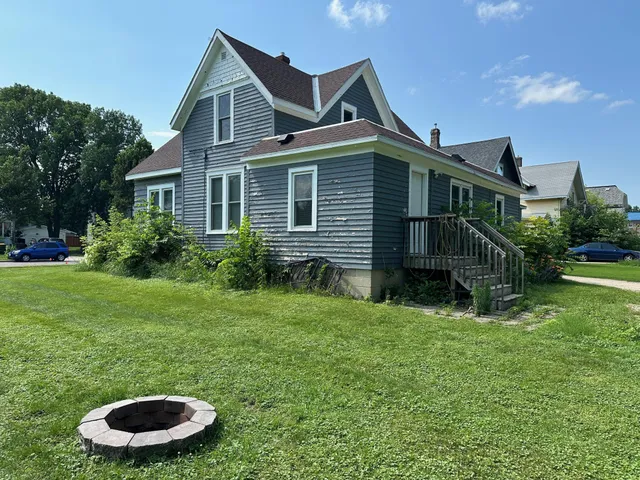 $1,250 | 613 3rd Street Southwest, Unit UPSTAIRS #2, Willmar, MN 56201