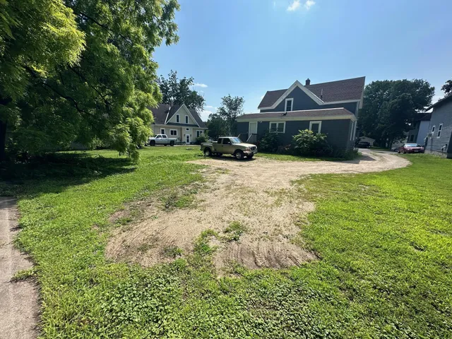 $1,250 | 613 3rd Street Southwest, Unit UPSTAIRS #2, Willmar, MN 56201