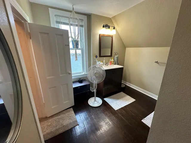 $1,250 | 613 3rd Street Southwest, Unit UPSTAIRS #2, Willmar, MN 56201