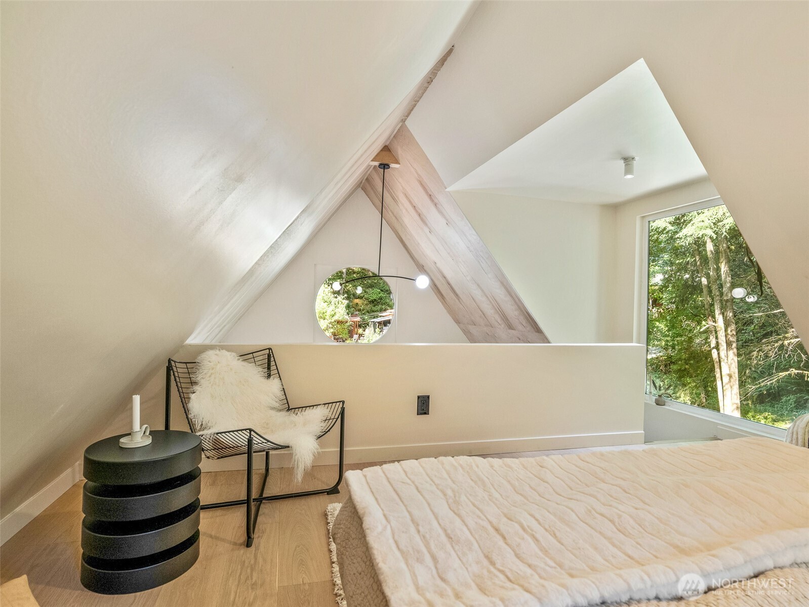 64258 Lookout Mtn Loop Marblemount, WA 98267 - Photo 13 of 40 a view of entryway and workspace
