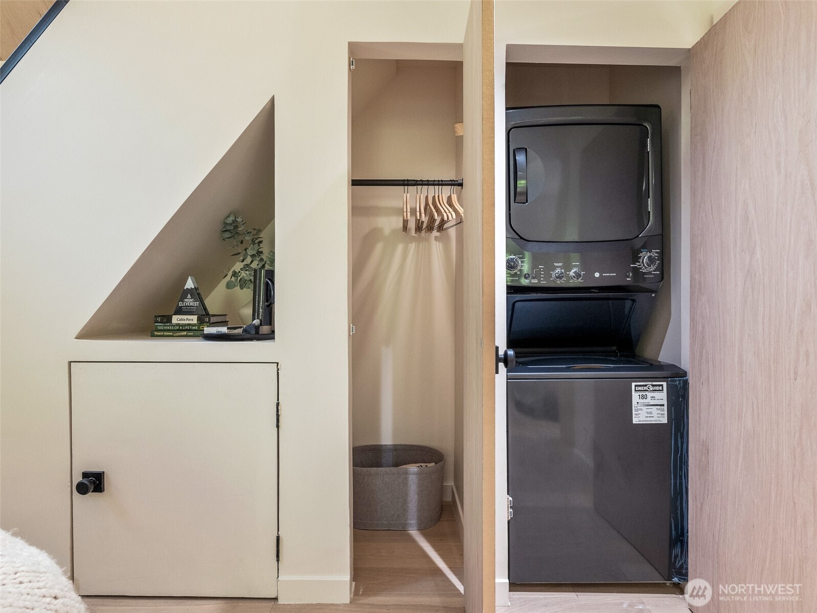 64258 Lookout Mtn Loop Marblemount, WA 98267 - Photo 17 of 40 a kitchen with a refrigerator and cabinets