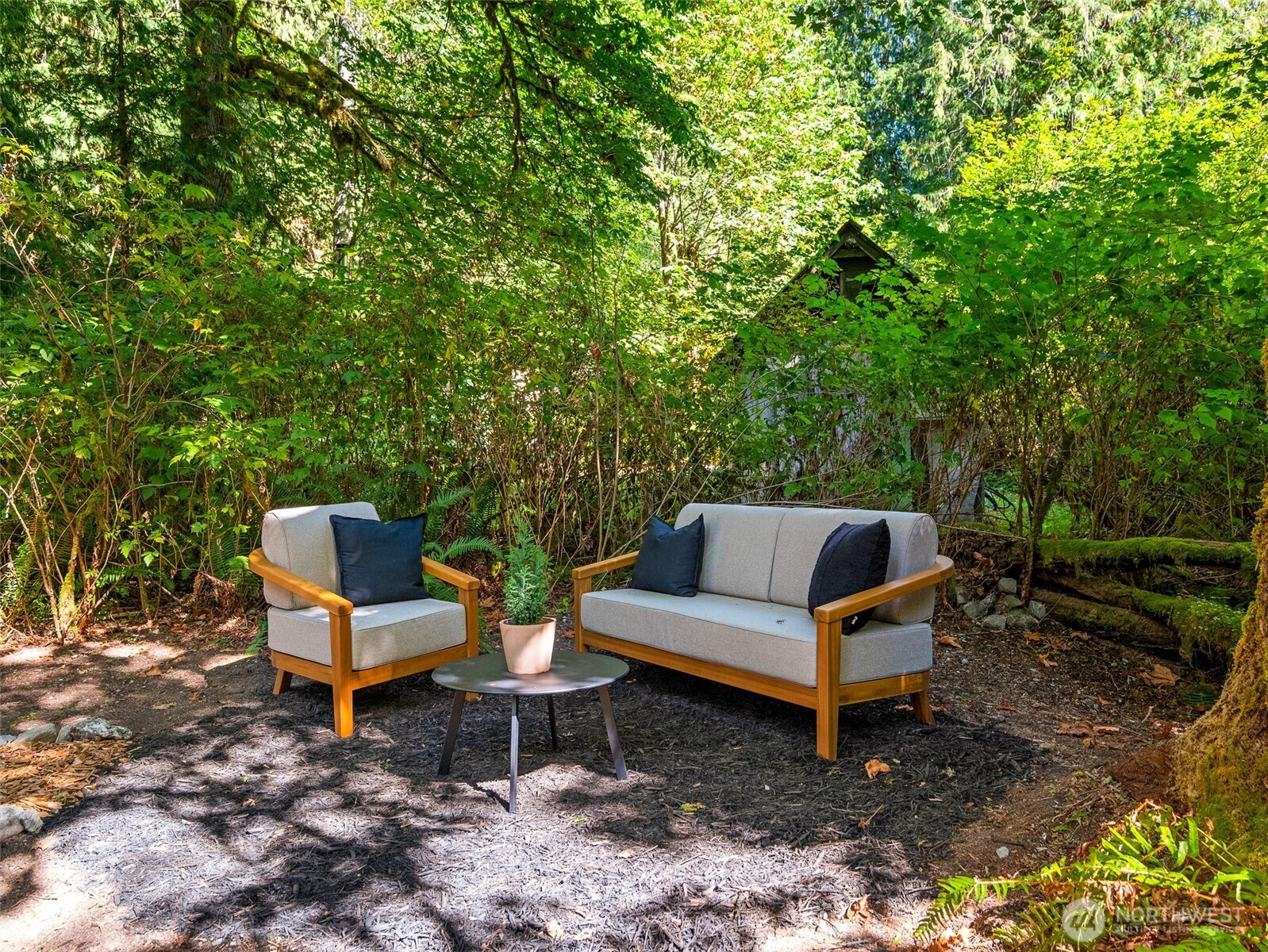 64258 Lookout Mtn Loop Marblemount, WA 98267 - Photo 32 of 40 a wooden bench sitting in the backyard