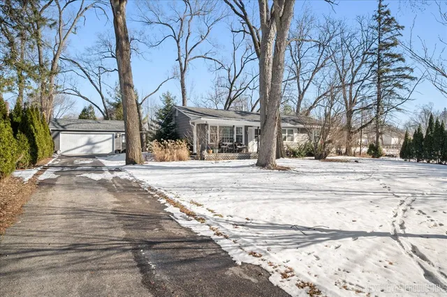 $399,900 | 332 Evergreen Drive, Batavia, IL 60510