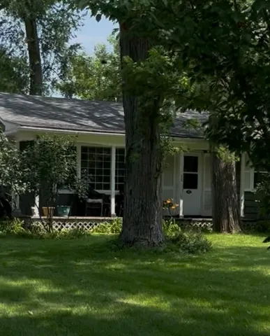 $399,900 | 332 Evergreen Drive, Batavia, IL 60510