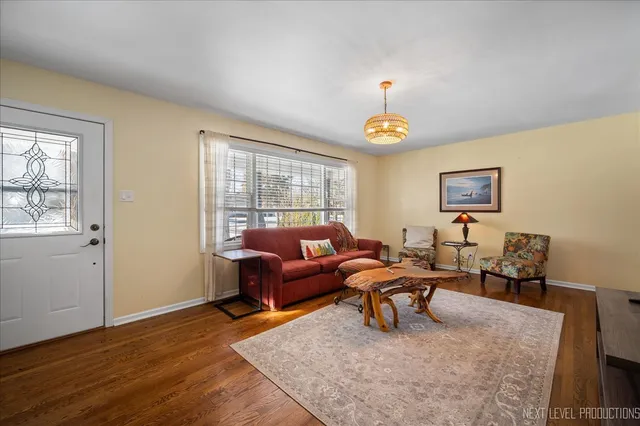 $399,900 | 332 Evergreen Drive, Batavia, IL 60510