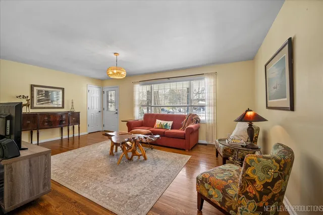 $399,900 | 332 Evergreen Drive, Batavia, IL 60510