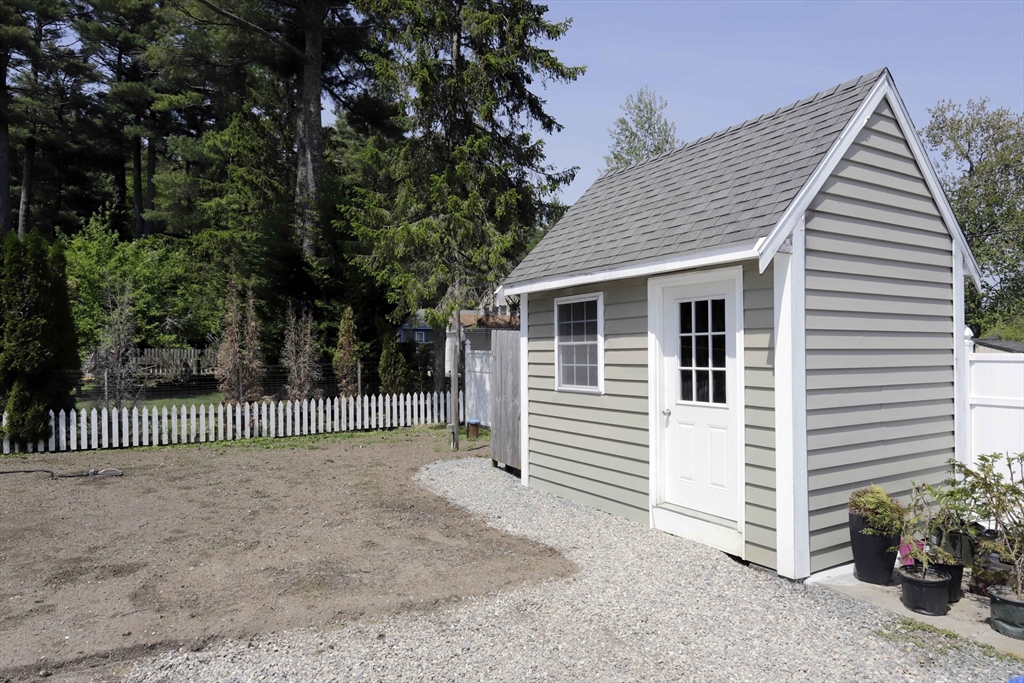 17 David Street Acushnet, MA 02743 - Photo 4 of 37