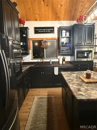 $3,100 | 1068 Nancy Drive, Lake Arrowhead, CA 92352
