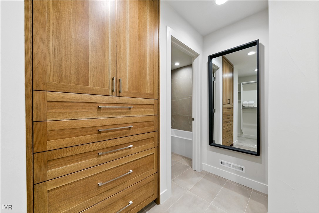 150 Juanita Drive, Unit 2 Incline Village, NV 89451 - Photo 22 of 41 a view of dresser and mirror