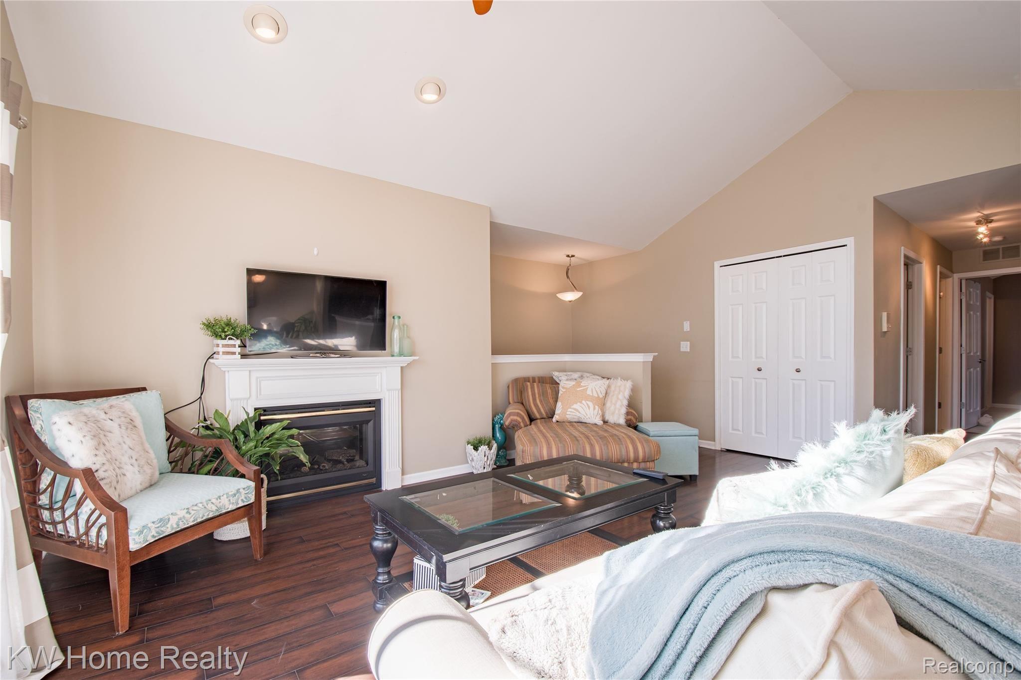 45643 Heather Ridge Drive Macomb, MI 48044 - Photo 9 of 22 45643 Heather Ridge HDR4.jpg