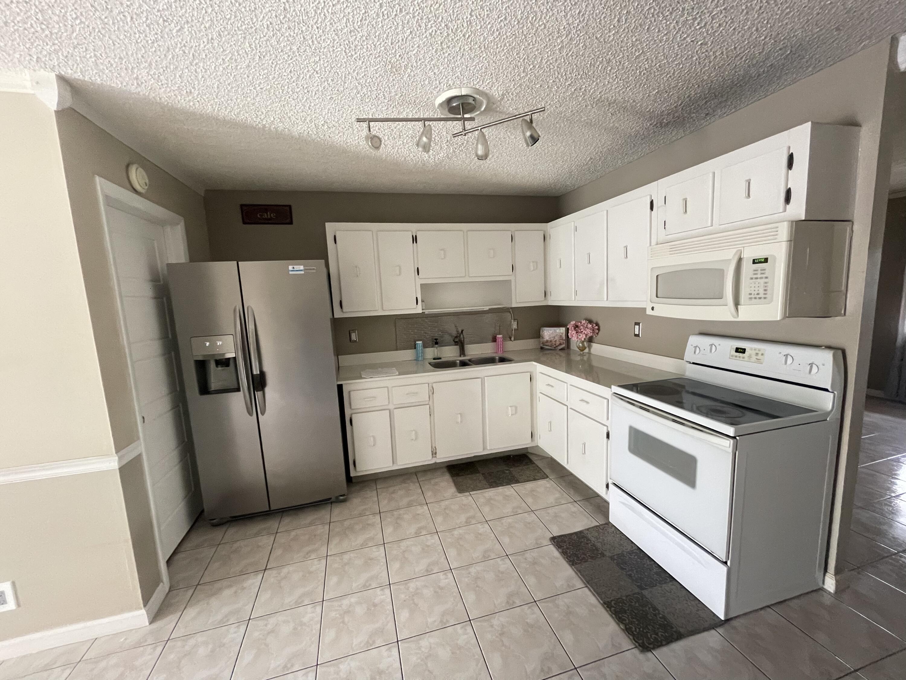 4607 Gladiator Circle Greenacres, FL 33463 - Photo 11 of 23 B3FC9D7B-719D-40C6-96B1-CBED516B112A