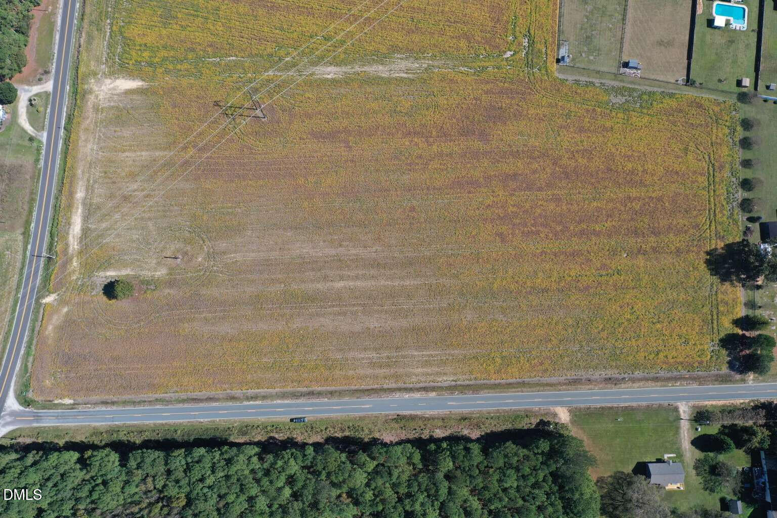 1807 Sheriff Johnson Road Lillington, NC 27546 - Photo 6 of 10 a view of a bathtub in a bathroom