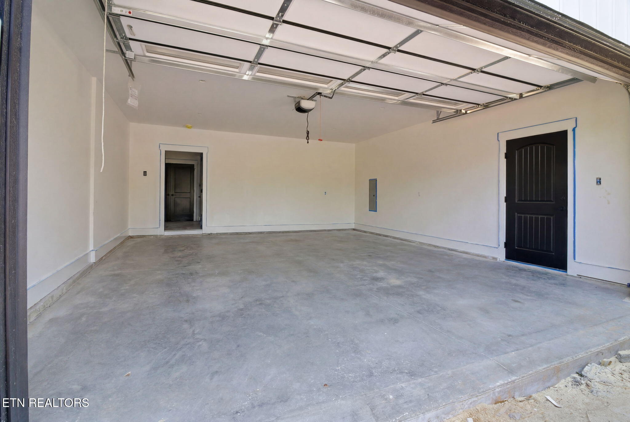 467 Laurel Road Clinton, TN 37716 - Photo 29 of 32 467 Laurel Rd_2 Car Garage