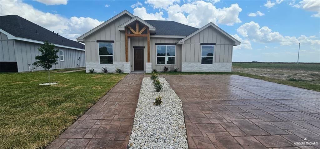 121 Lenon Street Edcouch, TX 78538 - Photo 2 of 8 a view of a yard in front of house