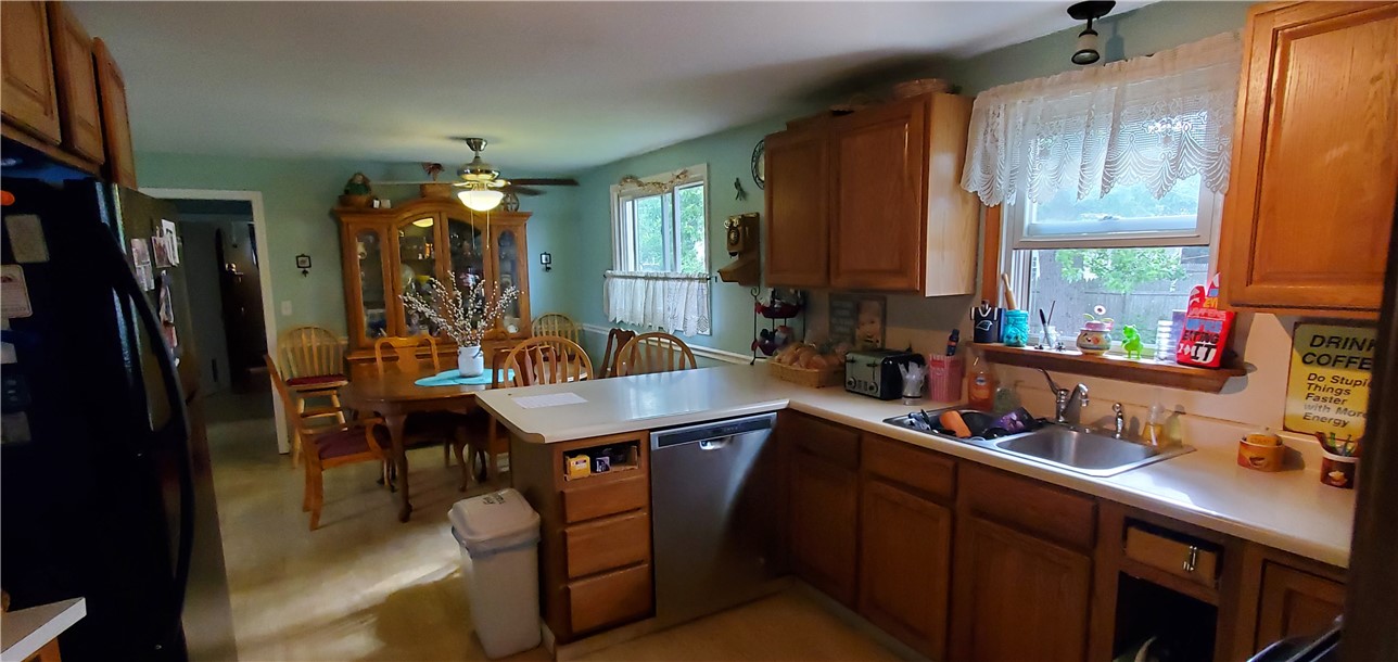 140 Asylum Road Warwick, RI 02886 - Photo 5 of 25