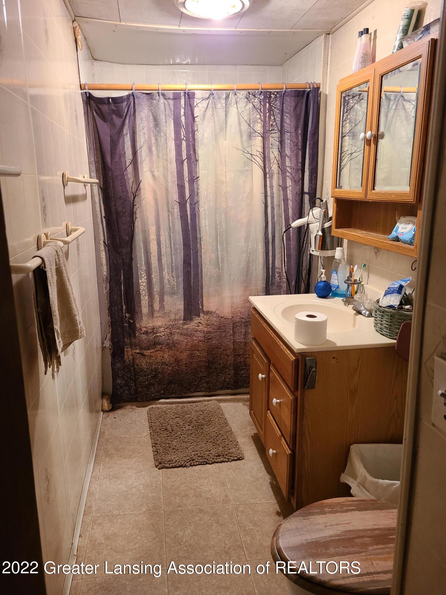 21548 Junction Road Bellevue, MI 49021 - Photo 10 of 15 20221026_183158