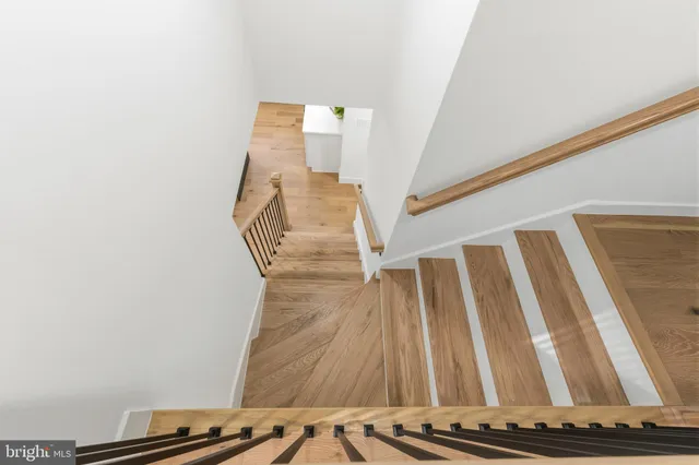 $1,399,990 | 719 East Timber Branch Parkway, Alexandria, VA 22302