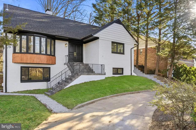 $1,399,990 | 719 East Timber Branch Parkway, Alexandria, VA 22302