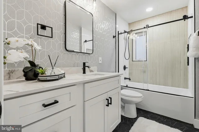 $1,399,990 | 719 East Timber Branch Parkway, Alexandria, VA 22302