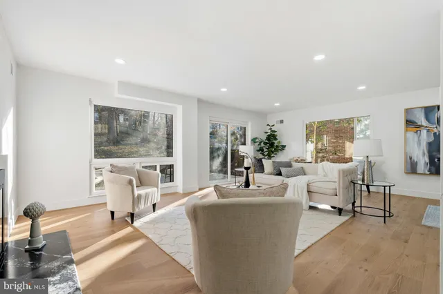 $1,399,990 | 719 East Timber Branch Parkway, Alexandria, VA 22302