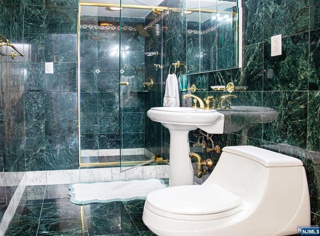 4 Horizon Road, Unit 616 Fort Lee, NJ 07024 - Photo 8 of 15 Gallery Image 8