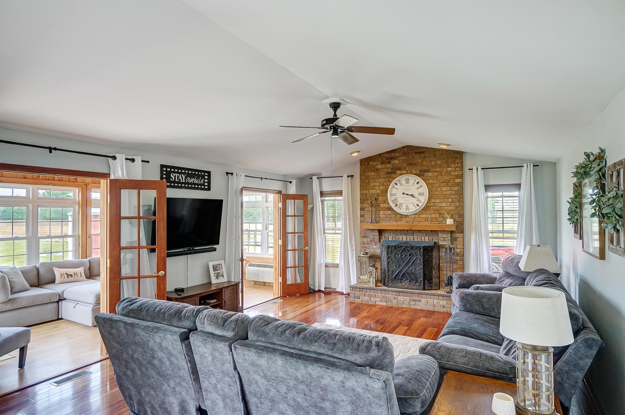 1880 Walker Road Hilliard, OH 43026 - Photo 13 of 46 Living Room