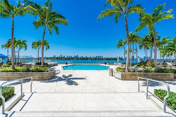 $2,900 | 800 West Avenue, Unit 818, Miami Beach, FL 33139