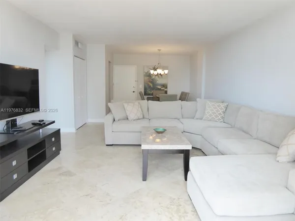 $2,900 | 800 West Avenue, Unit 818, Miami Beach, FL 33139