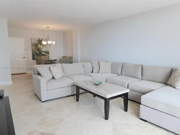 $2,900 | 800 West Avenue, Unit 818, Miami Beach, FL 33139
