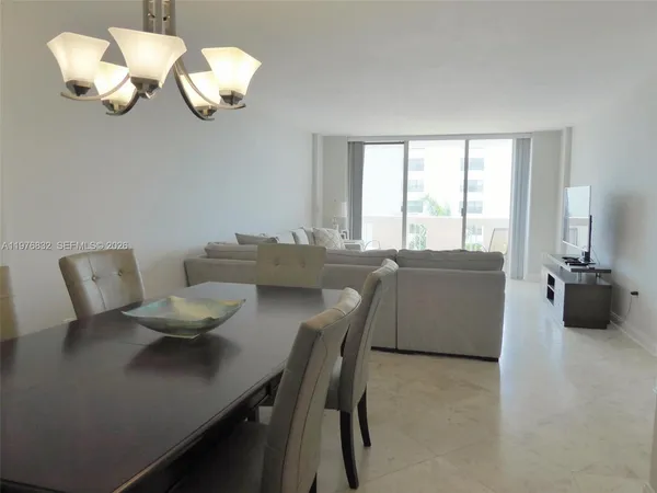 $2,900 | 800 West Avenue, Unit 818, Miami Beach, FL 33139