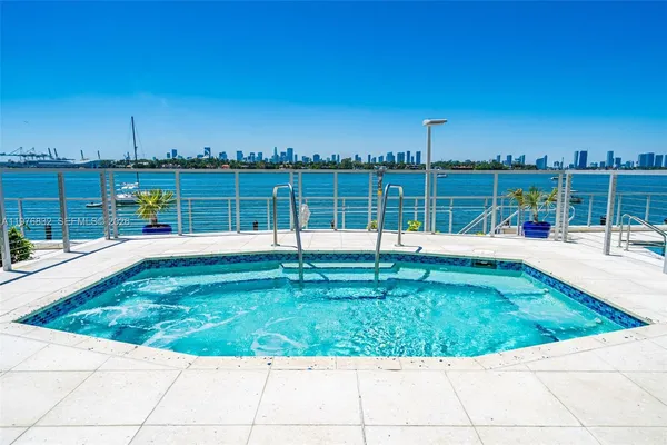 $2,900 | 800 West Avenue, Unit 818, Miami Beach, FL 33139