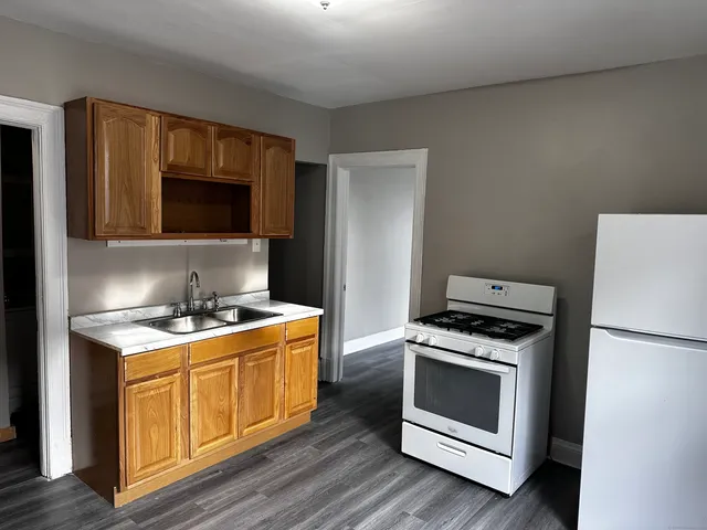 $1,900 | 19 Colonial Street, Hartford, CT 06106