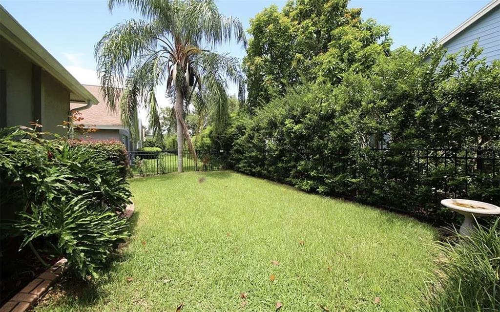 5324 Cottonwood Tree Circle Valrico, FL 33596 - Photo 23 of 27 a view of a backyard