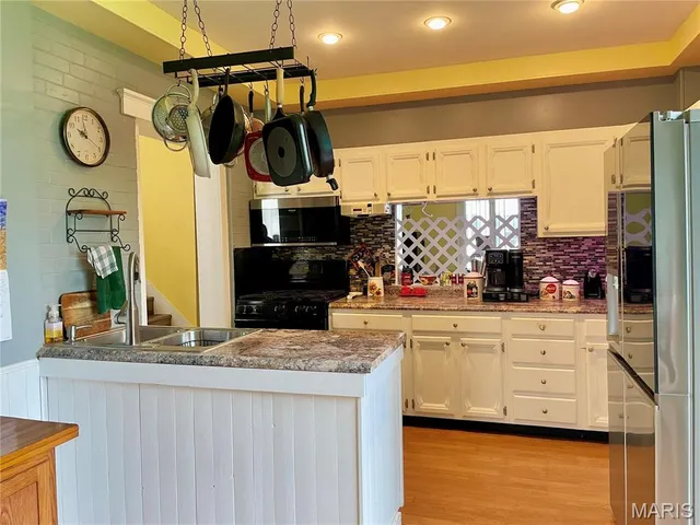 $250,000 | 822 East Union Avenue, Litchfield, IL 62056